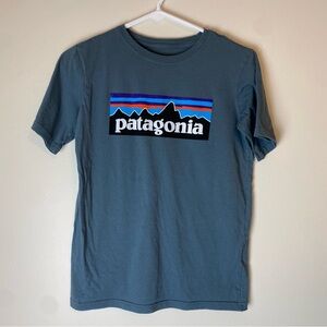 PATAGONIA P-6 Logo T-Shirt Kids size L (12)